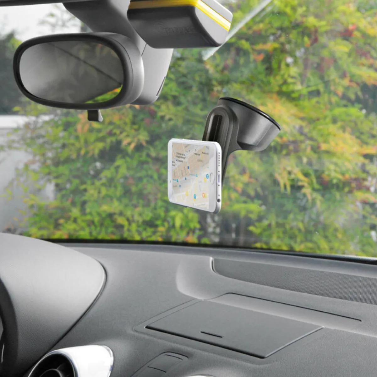AUTO NOSAC MOBILNOG TELEFONA 72529 LAMPA SA MAGNETOM 