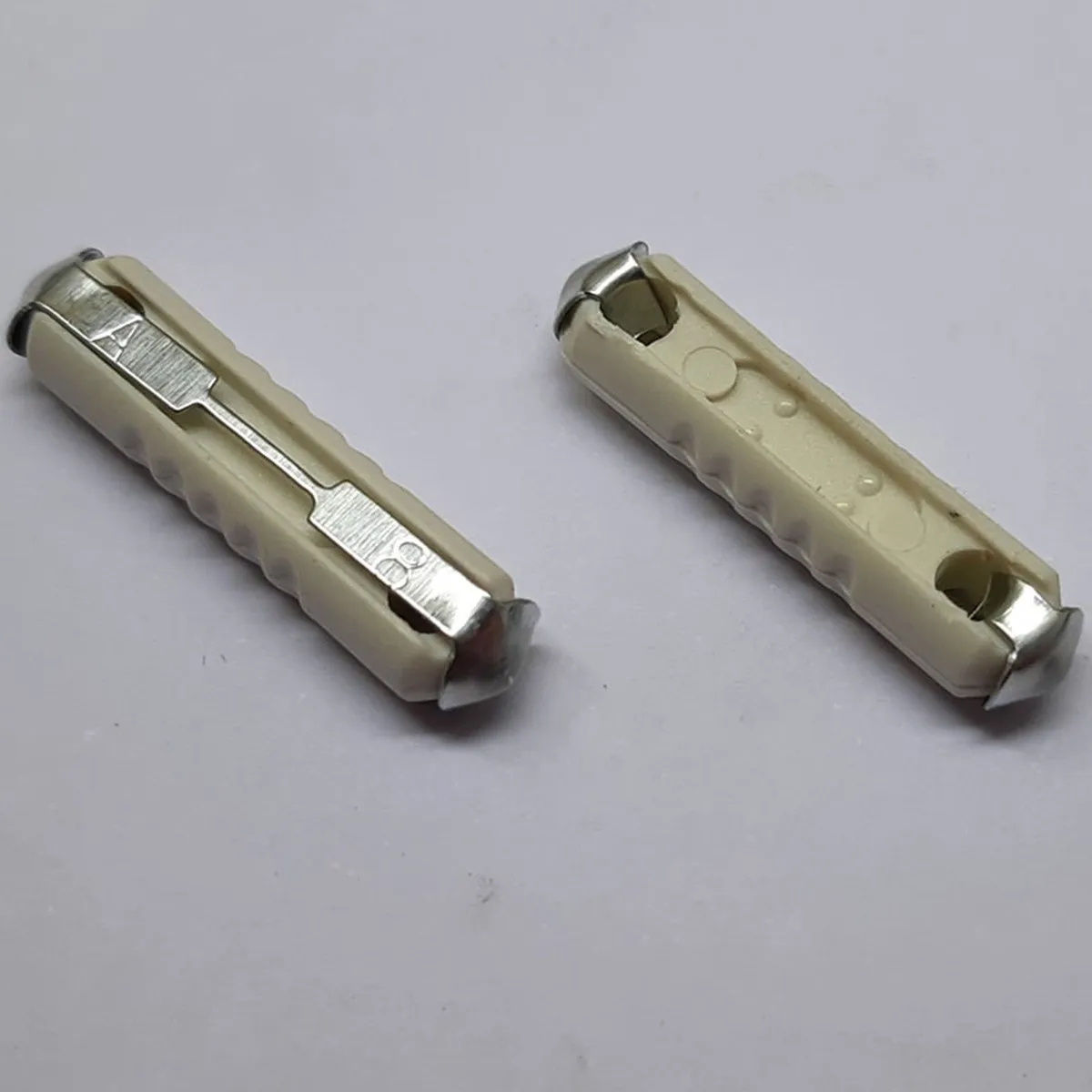 OSIG PLASTICNA 8A 1033 ( 4802 ) 